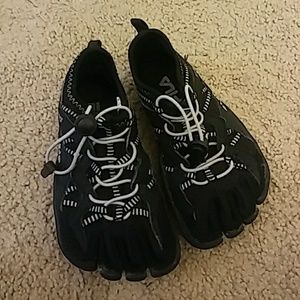 Kids Fila Skele-toes Shoes